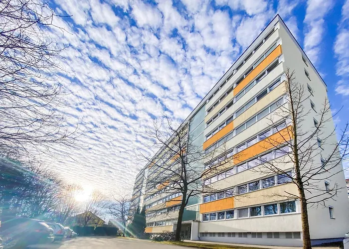 Geräumige Mit Parkplatz Direkt An Der S-bahn Nach München Apartment *